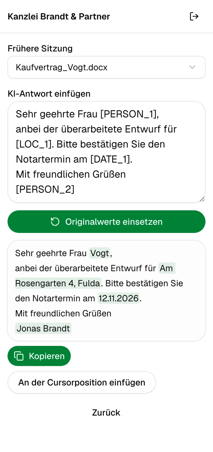 KI-Antwort mit Platzhaltern, darunter dieselbe Antwort mit den Originalwerten